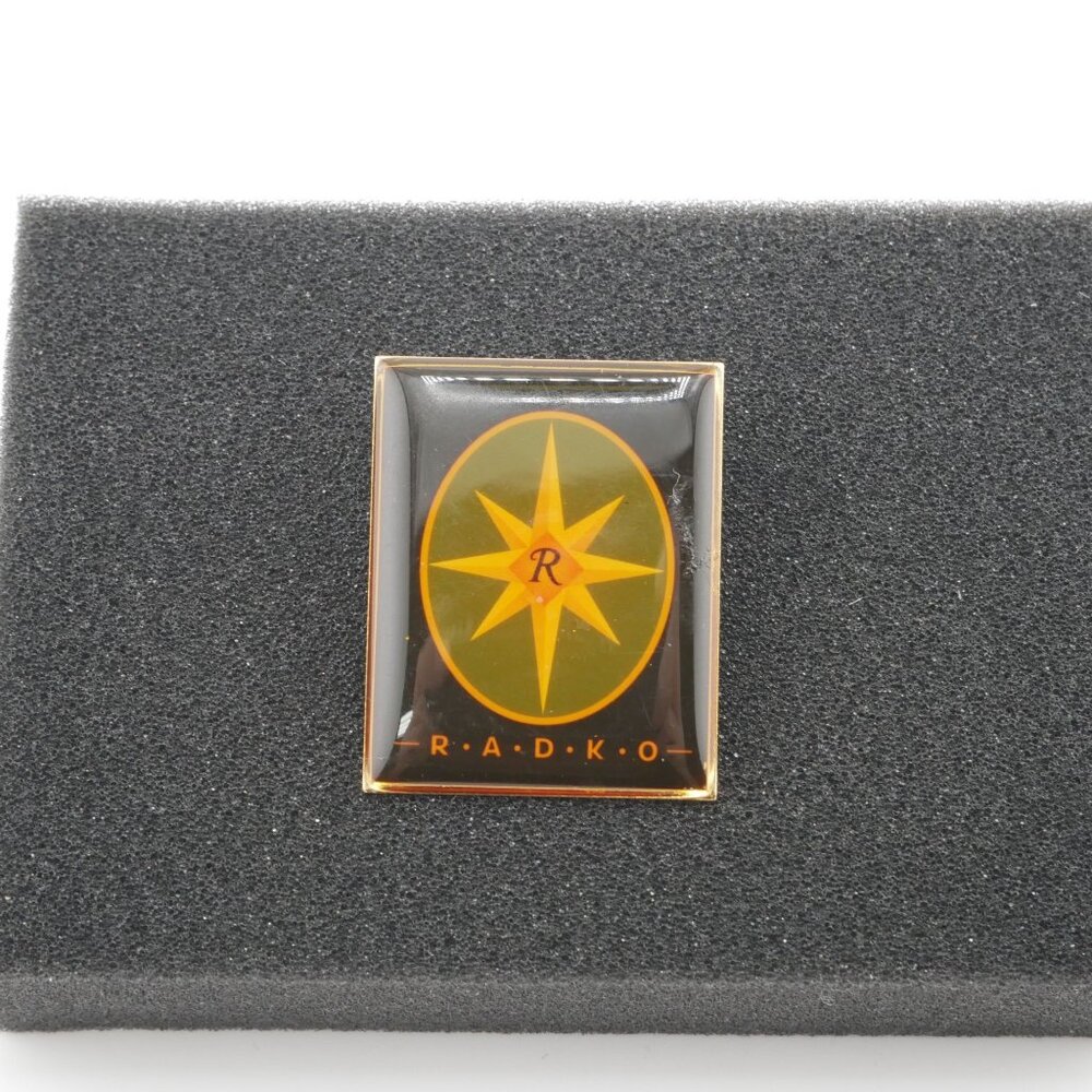 Christopher Radko 1998 Ornament Club Member Enamel Pin Gold-Tone
